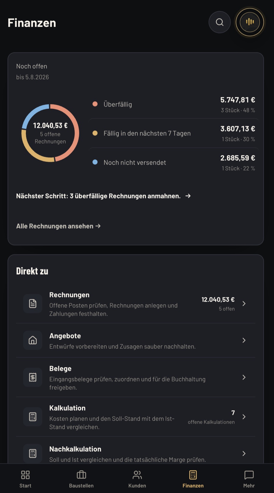 Kindel am Handy: Finanzübersicht mit offenen, überfälligen, bald fälligen und noch nicht versendeten Rechnungen
